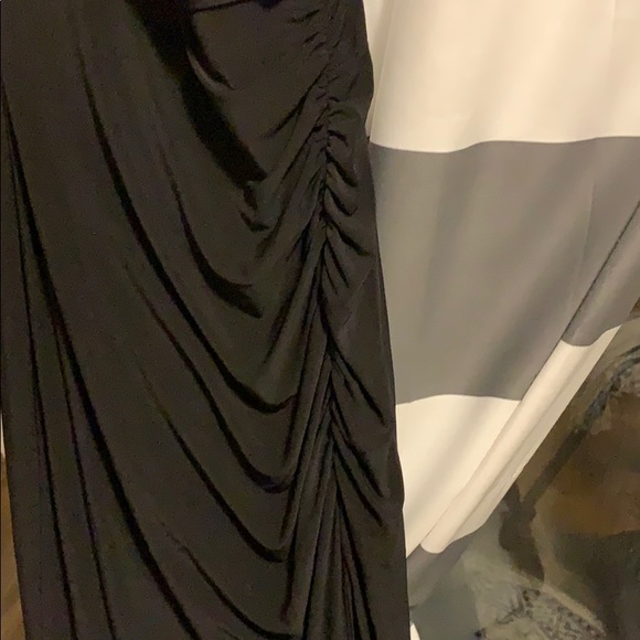 Black evening gown - Picture 2 of 5